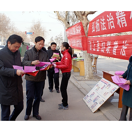 汶上縣在縣城尚書路開展法制宣傳教育活動