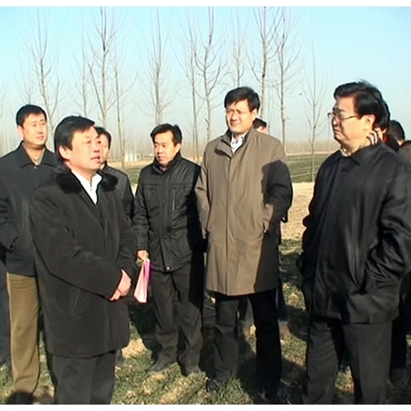 濟寧市委常委、副市長侯端敏來汶上縣視察麥田抗旱工作