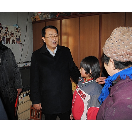 汶上縣委書記趙東升縣長孫琪走訪慰問勞動模范、困難群眾、老黨員、敬老院老人