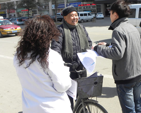 汶上縣在聯(lián)潤廣場開展世界防治結核病日主題宣傳和春季健康知識宣傳活動