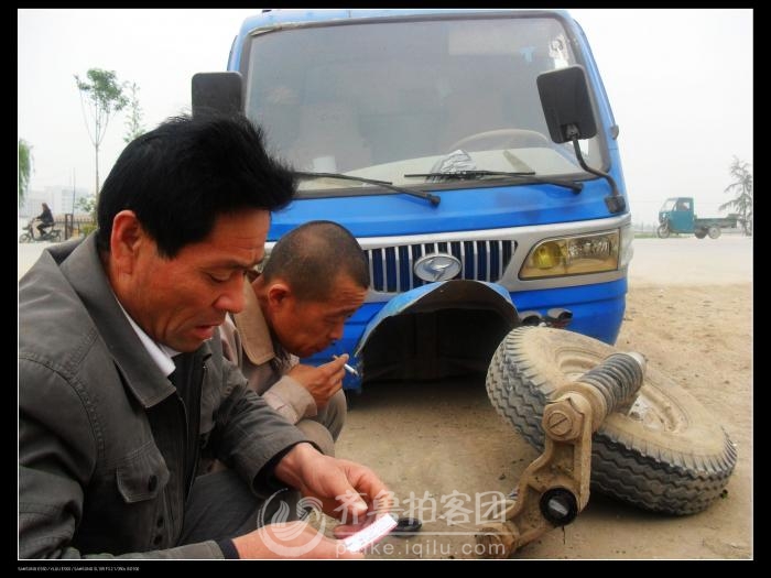 時(shí)風(fēng)農(nóng)用車，名牌； 汶上出事故，咋整？
