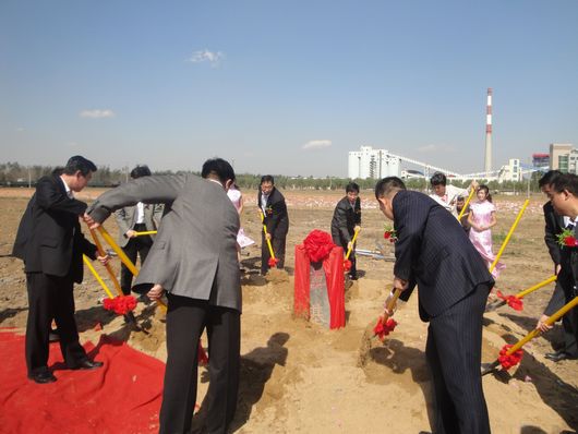 山東電力集團(tuán)公司捐建的汶上縣郭樓鎮(zhèn)魯能希望小學(xué)舉行奠基儀式
