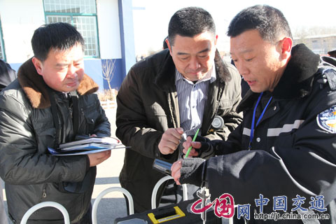 汶上縣交警大隊到淄博市博山大隊參觀考察車管工作