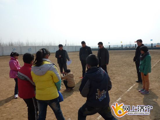 汶上縣義橋鎮(zhèn)九華小學召開“我運動，我健康，我快樂”主題的春季特色運動會