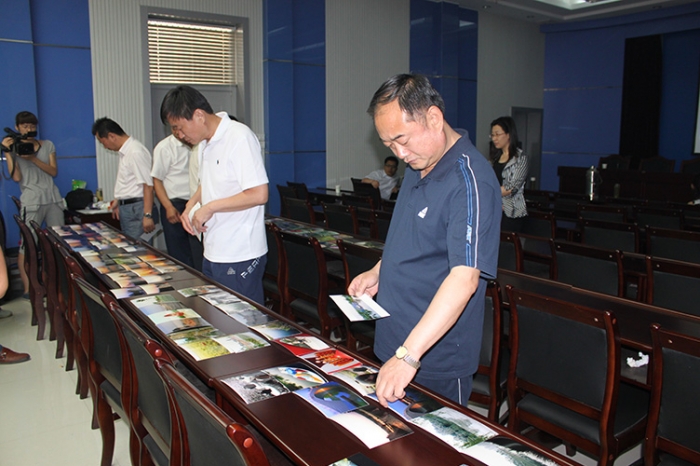 2012年汶上縣攝影家協(xié)會(huì)活動(dòng)評(píng)比現(xiàn)場(chǎng)花絮