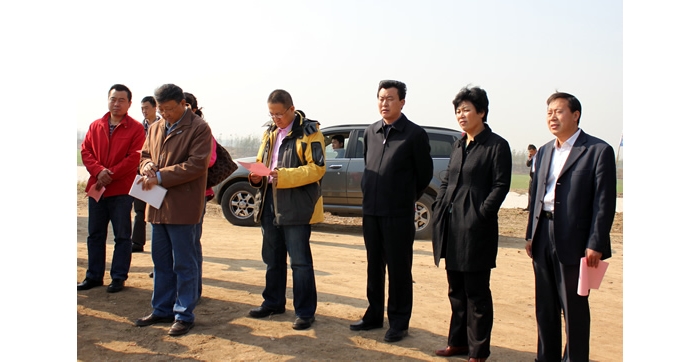 世行項(xiàng)目經(jīng)理蔣禮平、省水利廳副廳長(zhǎng)徐章文來汶上縣檢查世行貸款平原澇洼地治理工程實(shí)施 ...