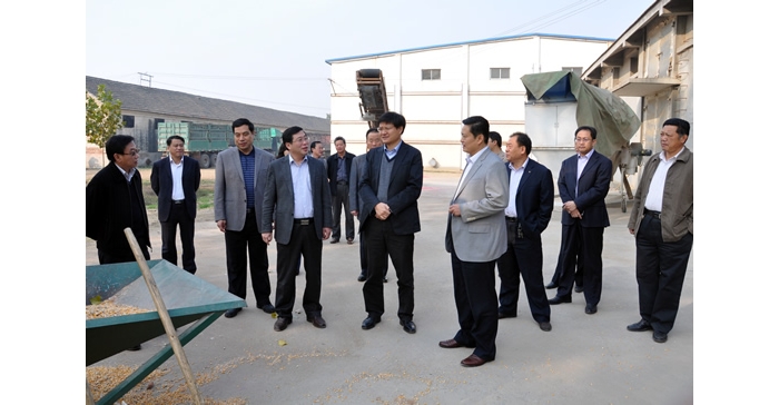 山東省糧食局副局長(zhǎng)李偉來汶上縣督導(dǎo)檢查秋糧收購(gòu)工作