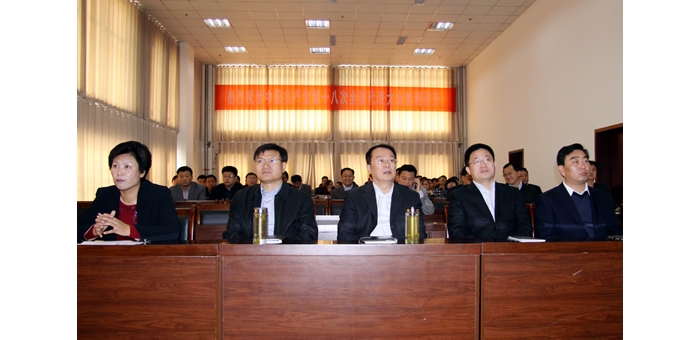 汶上縣組織黨員干部群眾收看黨的十八大開幕盛況