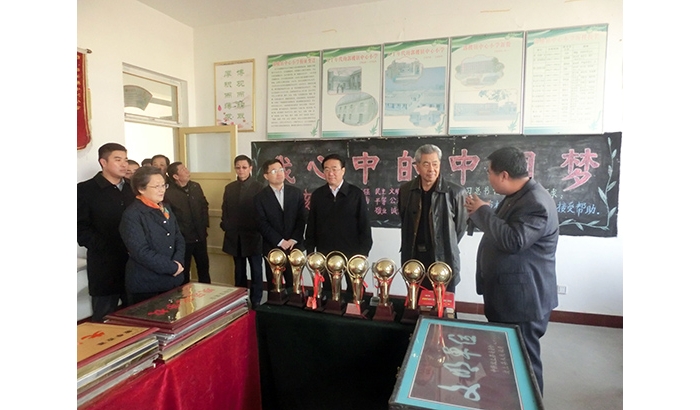 山東省關(guān)工委法制教育指導(dǎo)組姚成林來汶視察關(guān)心下一代工作
