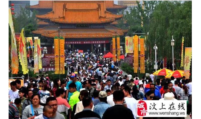 汶上寶相寺佛光神奇顯現(xiàn)，數(shù)萬(wàn)游客有緣沐浴佛光