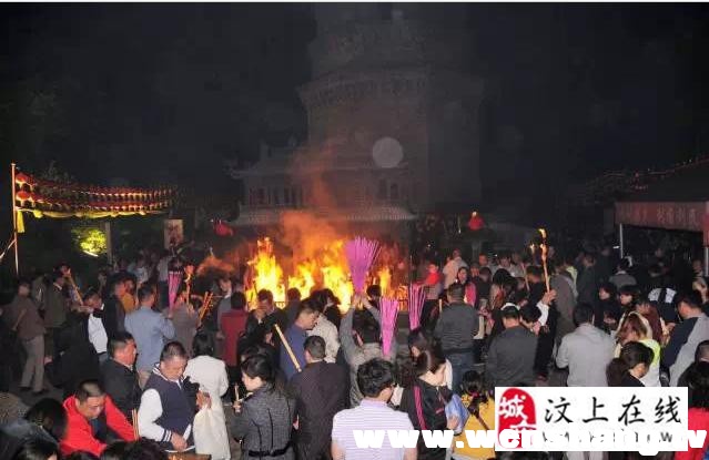 汶上寶相寺佛光神奇顯現(xiàn)，數(shù)萬游客有緣沐浴佛光