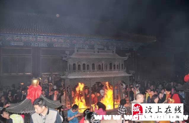 汶上寶相寺佛光神奇顯現(xiàn)，數(shù)萬游客有緣沐浴佛光