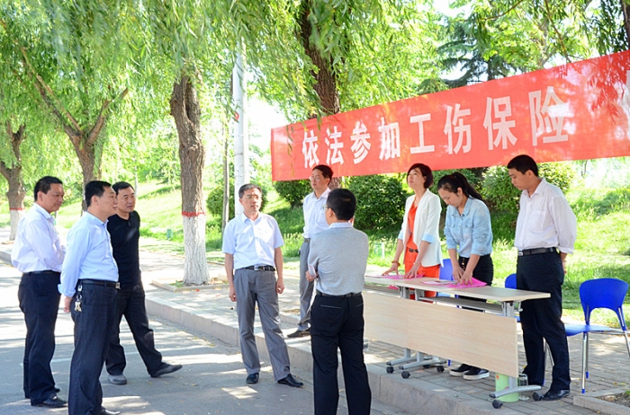 汶上縣人社局開展工傷保險(xiǎn)集中宣傳活動(dòng)