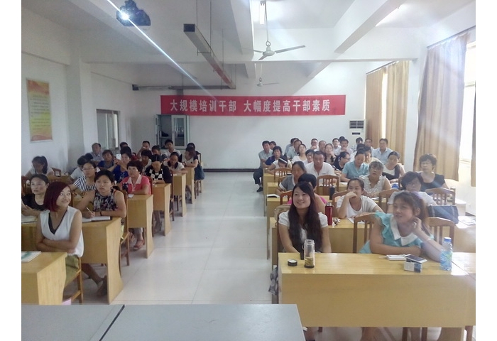 縣教體局組織參加清華大學(xué)扶貧幼兒園園長管理能力提升專題培訓(xùn)