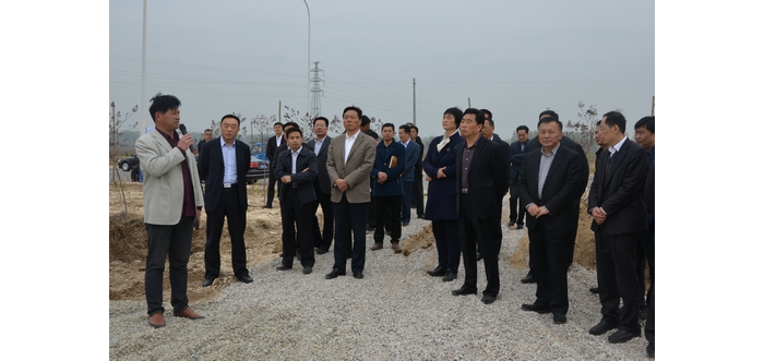 縣人大常委會視察解決城區(qū)學(xué)校大班額項目建設(shè)工作