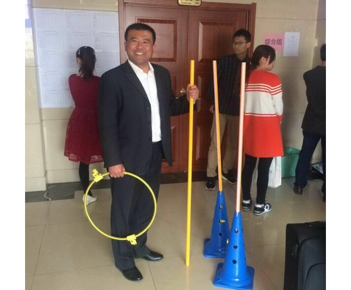 “師德典型在身邊”——縣教體局教研室綜合科科長楊則兵