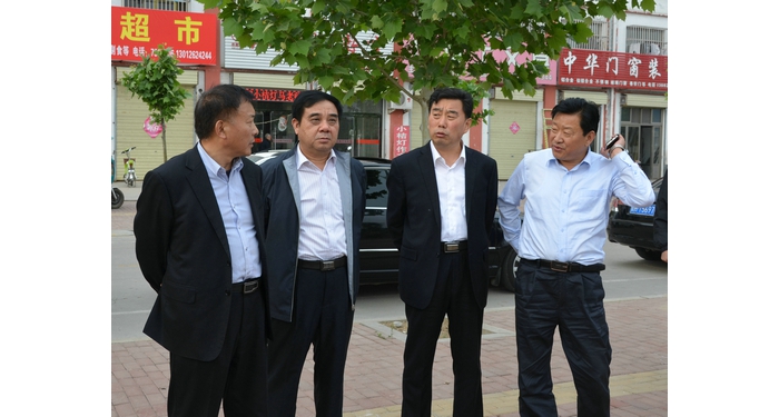 縣人大主任胡新符、縣政府副縣長田利國督導(dǎo)郭倉鎮(zhèn)義務(wù)教育均衡發(fā)展工作