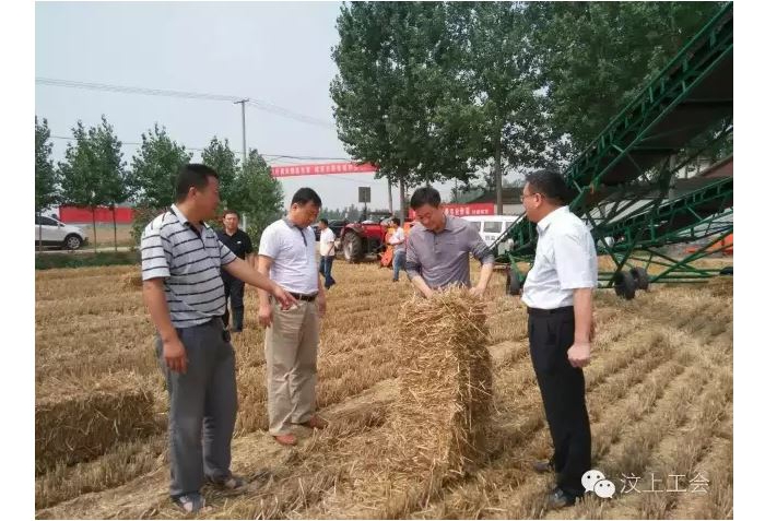縣總工會(huì)做好包保種糧大戶秸稈禁燒工作