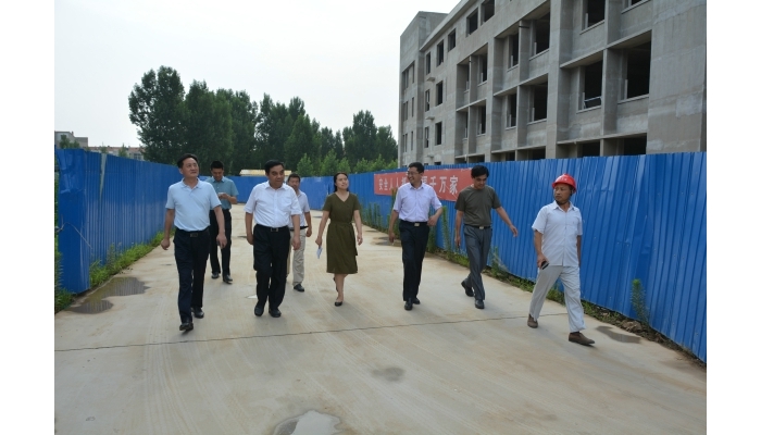 韓晶督導城區(qū)教育重點建設項目建設工作
