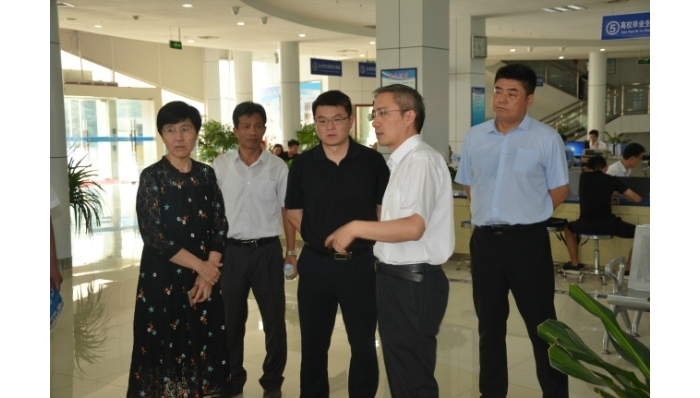 李志紅調(diào)研縣人社局“放管服”改革工作情況