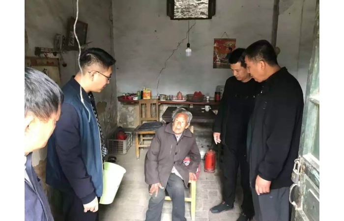 汶上縣人民政府 工作動(dòng)態(tài) 【汶上駐村幫扶】縣房管局開展扶貧慰問調(diào)研活動(dòng)