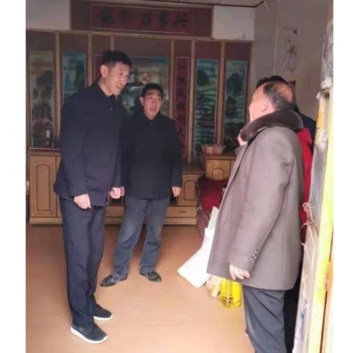 汶上縣人民政府 部門動態(tài) 縣統(tǒng)計局黨組書記、局長徐保平到白莊村走訪慰問困難群眾