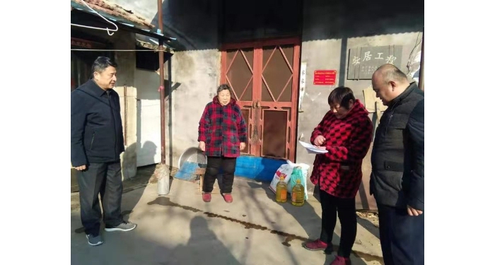 汶上縣人民政府 工作動態(tài) 縣住房保障中心駐寅寺鎮(zhèn)西小樓村工作組走訪慰問貧困戶