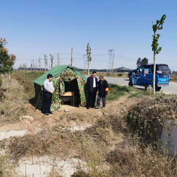 縣政府副縣長布方鋒到部分鎮(zhèn)街督導 “三秋”生產和秸稈禁燒工作