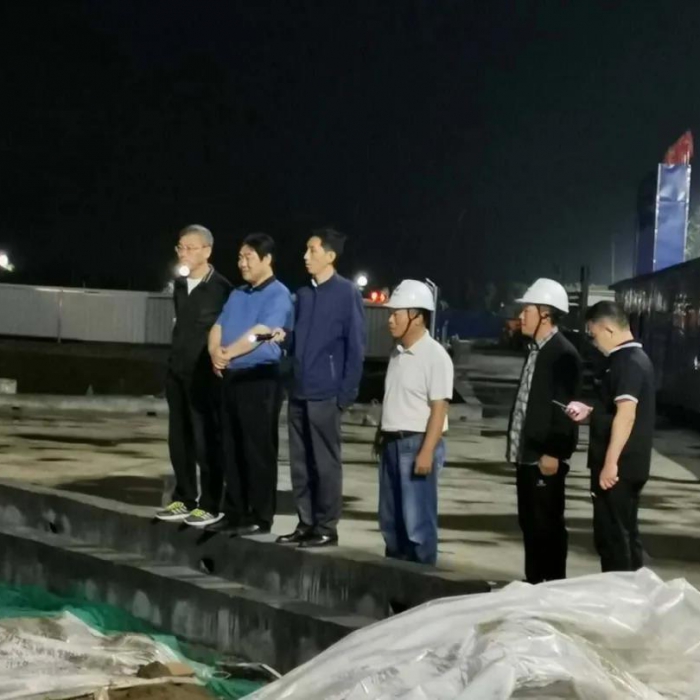 縣政府副縣長布方鋒夜查大氣污染防治工作
