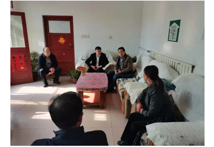 省計劃生育協(xié)會專職副會長兼秘書長郭占峰到次邱鎮(zhèn)調(diào)研計劃生育家庭幫扶工作